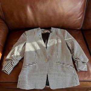 H&M size 12 black and white houndstooth blazer